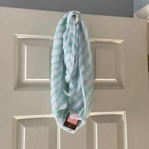 Lightweight infinity scarf NWT